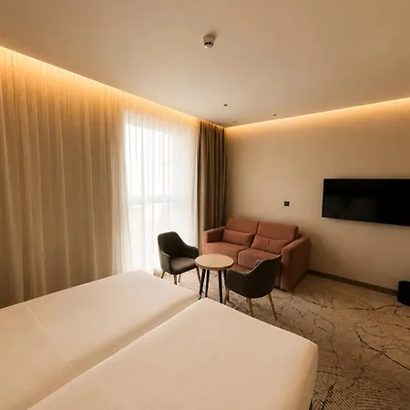 Ξενοδοχείο Tower 4*
